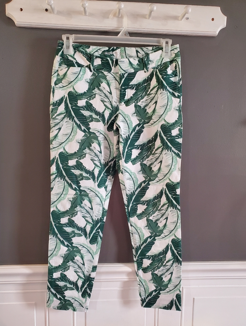 OLD NAVY Pixie Midrise Tropical Leaf Print Pant 8